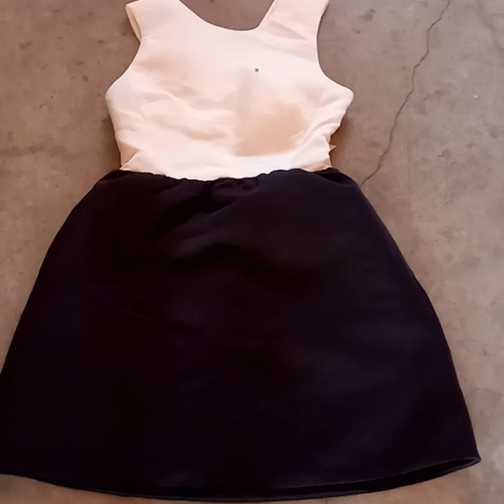 KATE SPADE DRESS - Picture 1 of 8